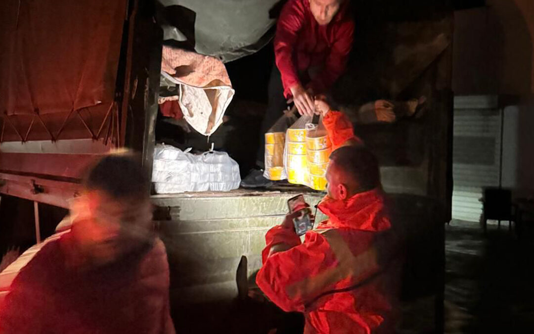 Pranë familjeve të prekura nga përmbytjet në Durrës